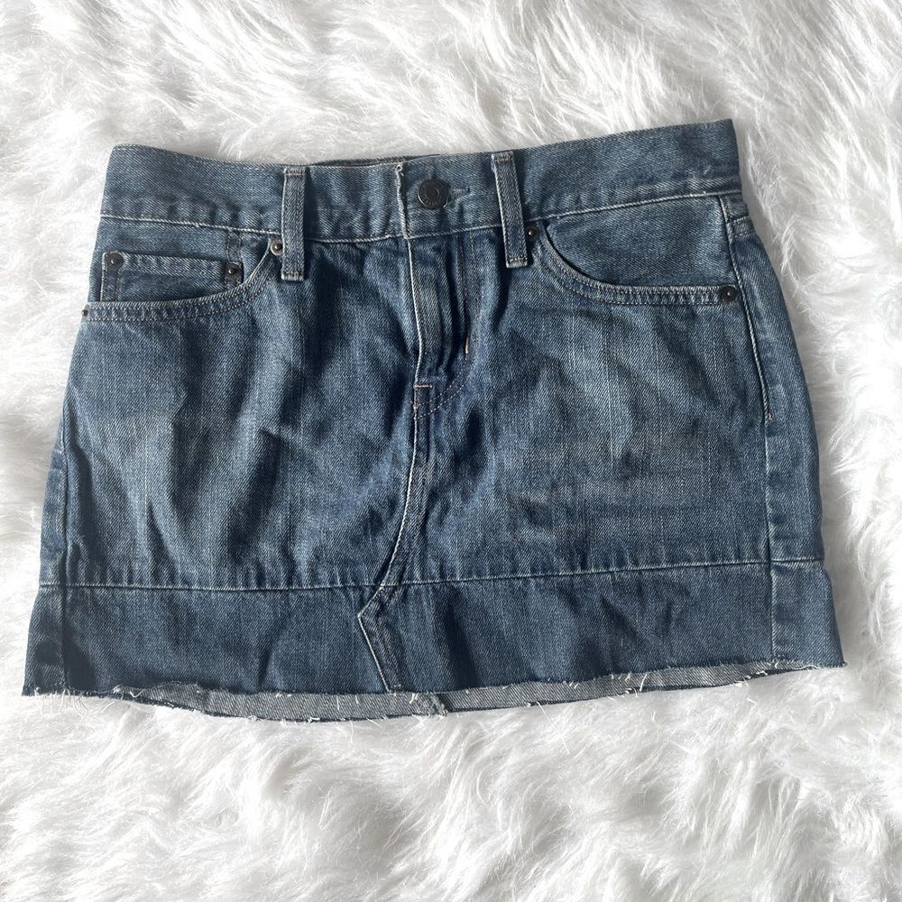 Levi's Denim Skirt Medium Wash Size 25. Perfect Gently Worn Condition . 👖⭐️